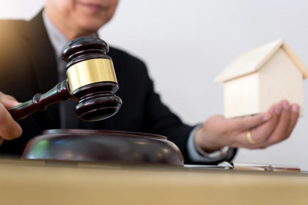 Teses jurídicas que podem suspender o leilão do seu Imóvel